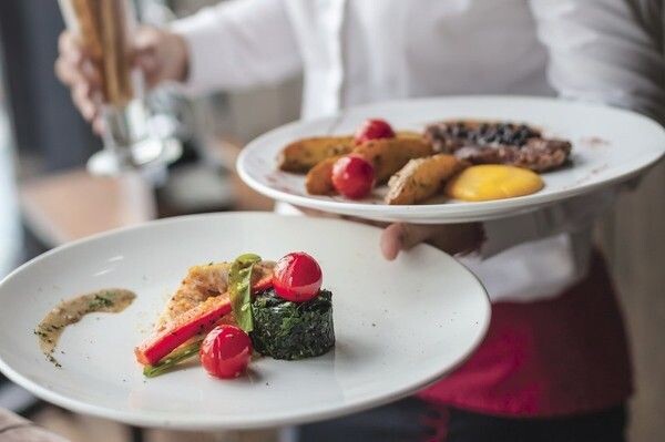 ลิ้มลอง...อาหารอิตาเลี่ยนกับมื้อกลางวันสุดหรู “Sky Dining” ไม่จำกัดเวลา พร้อมวิวแบบพาโนรามา 180 องศา ใจกลาง เมืองกรุงเทพมหานคร ณ ห้องอาหาร “เมดินี่”