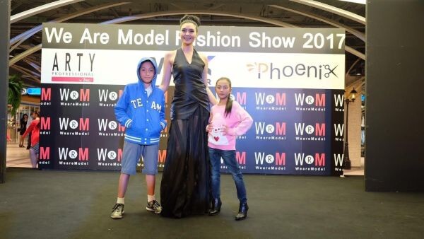 ตัวแม่มา ลูกหมี รัศมี นำทัพ We are model เดินแฟชั่นสุดอลัง!!!