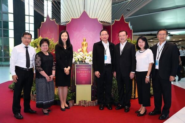 ภาพข่าว: ธนาคารกรุงไทยจัดพิธีสรงน้ำพระพุทธรูป เนื่องในเทศกาลสงกรานต์