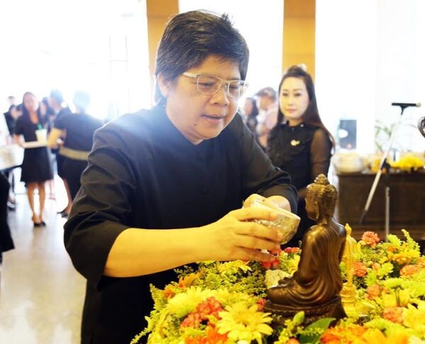 ภาพข่าว: กรมบัญชีกลางจัดพิธีสรงน้ำพระพุทธรูปเนื่องในโอกาสวันสงกรานต์