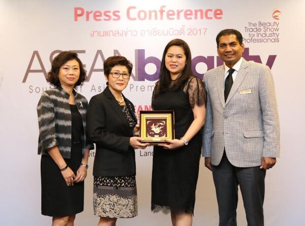 ภาพข่าว: “รมัย” จับมือ “ยูบีเอ็ม” ร่วมงานAsean Beauty2017 เปิดตัวธุรกิจสปาและความงามไทยสู่เวทีอาเซียน