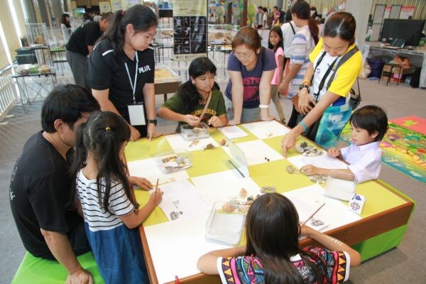 กระแสตอบรับดีเกินคาด สรุปยอดทะลุแสน แห่ร่วมงาน “สวนสนุกวิทยาศาสตร์ อพวช.”