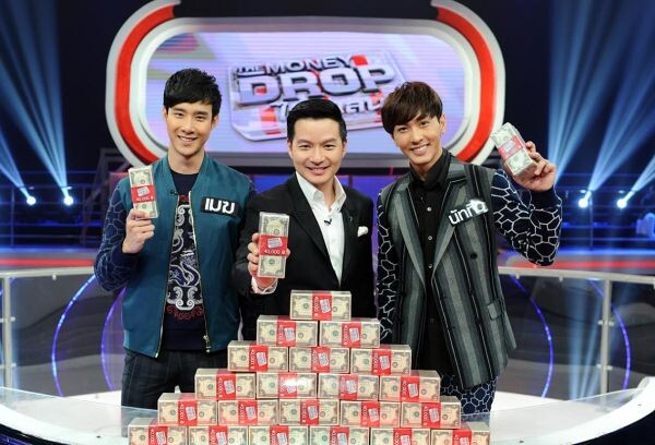 ทีวีไกด์: รายการ “The Money Drop Thailand” “นัททิว - เมฆ” เคียงบ่าเคียงไหล่สู้ 7 คำถาม ดึงสติผ่ากึ๋นกันเต็มที่!