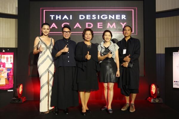 ภาพข่าว: Thai Designer Academy โครงการเฟ้นหาสุดยอดดีไซน์เนอร์ไทย สร้างมิติใหม่แห่งวงการแฟชั่น จัด Showcase 40