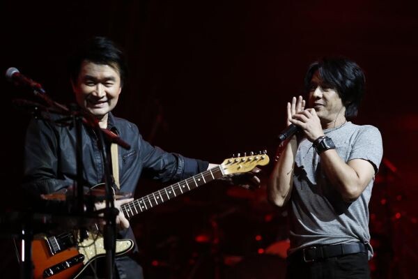 'โอม ชาตรี' นำทัพ พี่น้องศิลปิน ขึ้นคอนเสิร์ตรำลึก 'เต๋อ เรวัต' อบอุ่น สุดซึ้ง!!