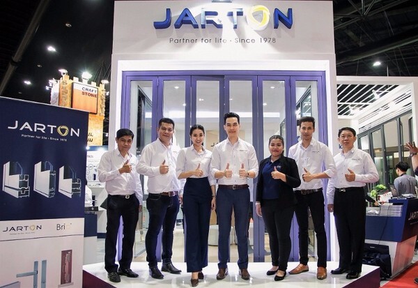 ภาพข่าว: JARTON เปิดบูธ “งานสถาปนิก’60 ครั้งที่ 31”