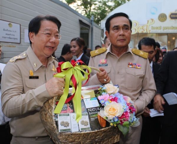 ภาพข่าว: นายกฯ เยี่ยมชมลูกค้า SME Development Bank ในงานตลาดคลองผดุงกรุงเกษม “Thailand’s Best Local Product สุดยอดสินค้า หลากหลายทั่วไทย หาได้ที่เดียว”