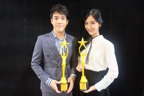 ภาพข่าว: “วิคเตอร์-เจน” ภูมิใจดังข้ามประเทศ รับรางวัล “Asian Smart Star”