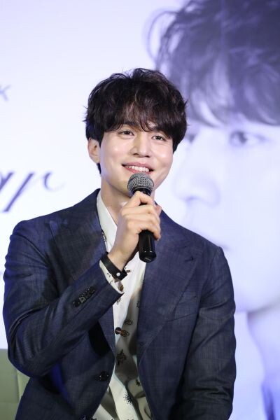 มันก็จะคิดถึงหน่อยๆ 'ลุงยม’ เรียกคืนหัวใจสาวไทยในรอบ 9 ปี '2017 LEE DONG WOOK ASIA TOUR IN BANGKOK’