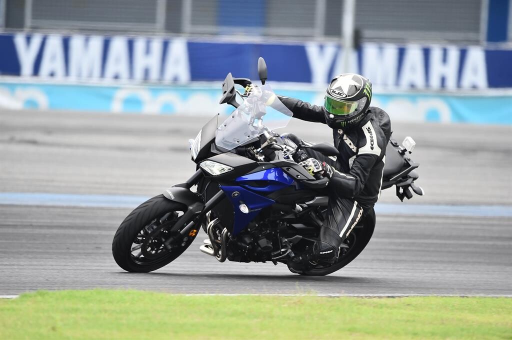 ยามาฮ่าเชิญสื่อมวลชนชั้นนำของเมืองไทยนับ 100 ร่วมทดสอบ YZF-R6 พร้อมบิ๊กไบค์รุ่นใหม่บนแทร็คสนามช้าง