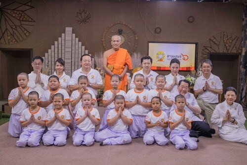 สามเณร ปลูกปัญญาธรรม ปี 6 ลาสิกขาอย่างงดงาม ซึมซับบทเรียนชีวิตล้ำค่า “รักตน-รักคน-รักโลก-รักจักรวาล”