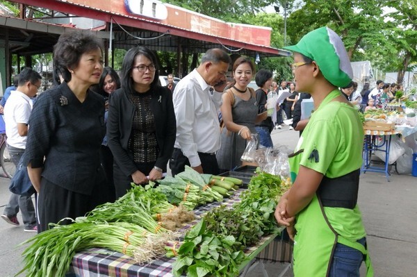 ภาพข่าว: อธิบดีกรมการค้าภายใน ลงพื้นที่เยี่ยมชมตลาดกรีนมาร์เก็ต