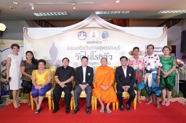 จัดโชว์ยิ่งใหญ่ แสงสีเสียงสุดอลังการ “ย้อนอดีตวันวานสุพรรณบุรี” วัดไผ่โรงวัว