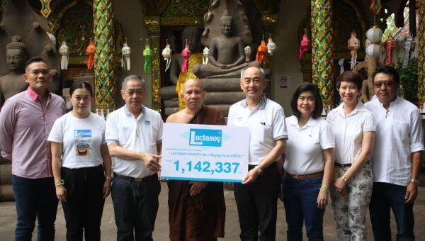 ภาพข่าว: แลคตาซอย มอบเงินกว่า 1 ล้านบาท จากกิจกรรม LACTASOY CHARITY 2017 ช่วยเหลือเด็กกำพร้า วัดดอนจั่น จ.เชียงใหม่