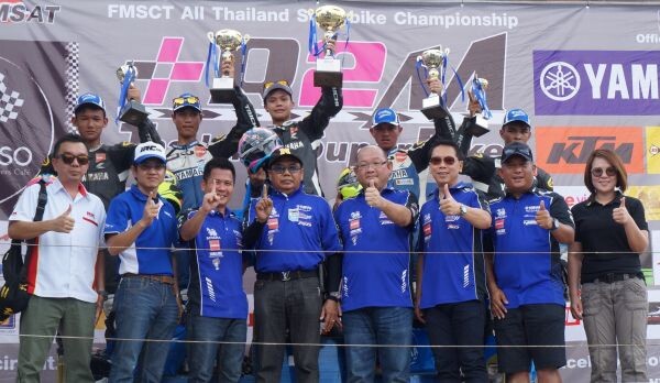 ภาพข่าว: ยามาฮ่า ร่วมยินดีนักแข่ง Yamaha Moto Challenge Season 3 สนามแรก