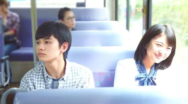 Movie Guide: " บางคำสารภาพรักต้องรอนานนับ 12 ปี " ความหมายที่ถูกซ่อนในภาพโปสเตอร์ Kimi no Suizou wo Tabetai ภาพยนตร์รักเรียกน้ำตาจากผู้เขียนบท พรุ่งนี้ผมจะเดตกับเธอคนเมื่อวาน