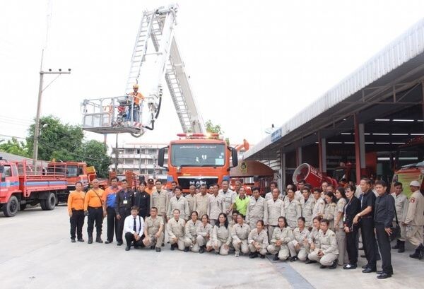 ปภ. โดย ศูนย์ ปภ.เขต 1 ปทุมธานี ร่วมต้อนรับคณะผู้เข้าอบรมโครงการฝึกอบรม เพิ่มศักยภาพอาสาสมัครป้องกันภัยฝ่ายพลเรือน (อปพร.) ผู้นำท้องถิ่น พนักงานเทศบาล และศึกษาดูงานการจัดทำ ศูนย์ อปพร. ต้นแบบ ประจำปี 2560