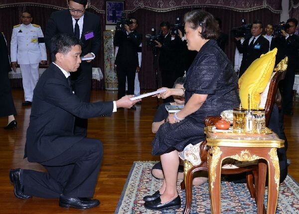 ภาพข่าว: ไทยออยล์รับพระราชทานของที่ระลึกในการสนับสนุนกิจการของมูลนิธิสมเด็จพระเทพรัตนราชสุดา