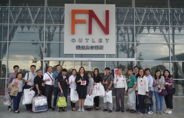 ภาพข่าว: FN นำผู้ถือหุ้น เยี่ยมชม FN Outletสาขาอยุธยา