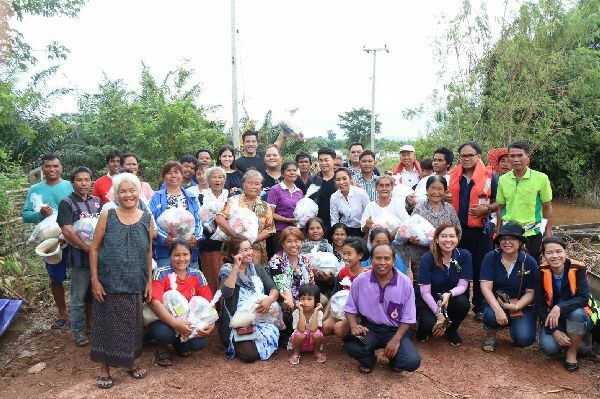 กำภู-รัชนีย์ พร้อมคนหน้าจอ อสมท ลงพื้นที่อีสาน ส่งกำลังใจช่วยผู้ประสบภัยน้ำท่วม