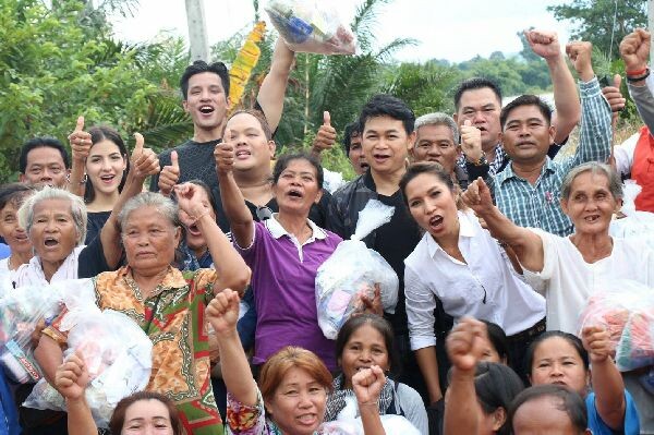 กำภู-รัชนีย์ พร้อมคนหน้าจอ อสมท ลงพื้นที่อีสาน ส่งกำลังใจช่วยผู้ประสบภัยน้ำท่วม