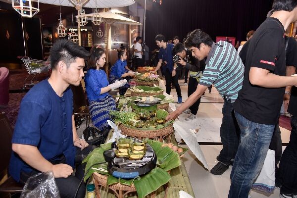 อีซูซุ ร่วมกับ เมเจอร์ ซีนีเพล็กซ์ กรุ้ป เชิญร่วมสัมผัสความพอเพียง ผ่านภาพยนตร์เทิดพระเกียรติฯ เพื่อส่งเสริมปรัชญาแห่งความพอเพียง ชุด “สุขเพียงพอ เพราะพอเพียง”