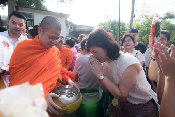 ภาพข่าว: ธรรมะในเมือง: เข้าพรรษา เข้าหาพระธรรม