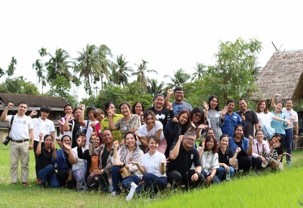 มูลนิธิสังคมสุขใจ ร่วมกับ กลุ่มมิตรผล ปั้นชุมชนสู่ผู้ประกอบการเกษตรอินทรีย์ เชื่อมอาหารปลอดภัยจากฟาร์มสู่โรงงาน