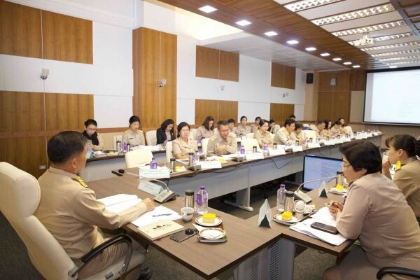 สป.วธ. จัดทำฐานข้อมูลชุมชนคุณธรรมฯ-คัดสินค้าวัฒนธรรม ภูมิปัญญา ต่อยอดสินค้าของที่ระลึกภายใต้ชื่อ "ฝากไทย" สร้างรายได้สู่ชุมชน