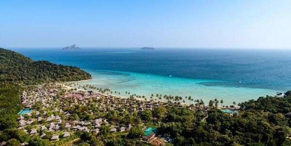 PHI PHI ISLAND VILLAGE BEACH RESORT LAUNCHES STAYCATION GETAWAY OFFER FOR THAILAND'S RESIDENT URBANITES