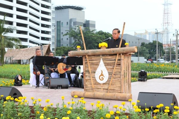 ดาวเรืองบานสะพรั่งทั่วแผ่นดิน "หยาดเหงื่อพระราชา" ศูนย์รวมความรักของคนไทย