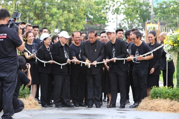 ดาวเรืองบานสะพรั่งทั่วแผ่นดิน "หยาดเหงื่อพระราชา" ศูนย์รวมความรักของคนไทย