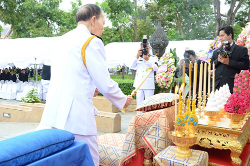 พิธีถวายราชสักการะพระบรมราชานุสาวรีย์ พระบาทสมเด็จพระจอมเกล้าเจ้าอยู่หัว