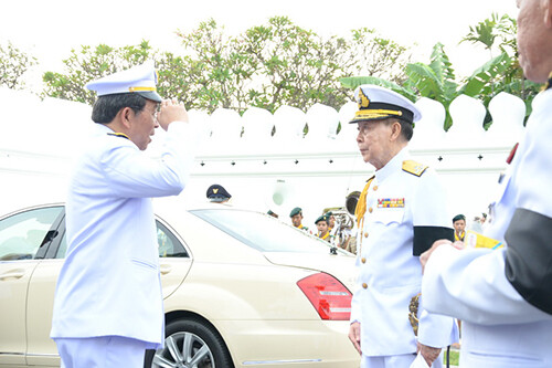 พิธีถวายราชสักการะพระบรมราชานุสาวรีย์ พระบาทสมเด็จพระจอมเกล้าเจ้าอยู่หัว