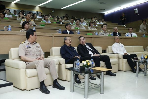 สนข. จัดงานปาฐกถาพิเศษ “ธ ทรงเป็นครูวิศวกรรมจราจรของแผ่นดิน” เพื่อน้อมรำลึกถึงพระมหากรุณาธิคุณของพระบาทสมเด็จพระปรมินทรมหาภูมิพลอดุลยเดช ที่ทรงเป็นต้นแบบแห่งการทรงงาน ด้านการแก้ไขปัญหาจราจร