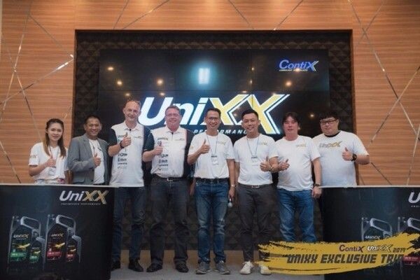 ภาพข่าว: เปิดตัว น้ำมันเครื่องยูนิกซ์ ผู้สนับสนุนหลัก ทีม UniXX TR-Motor Sport