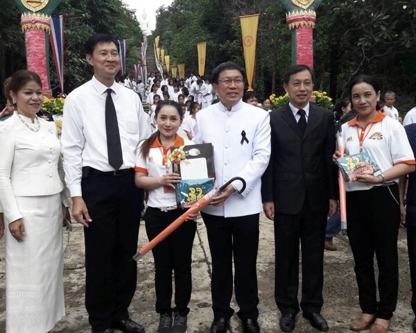 ดูโฮม สาขาขอนแก่น ร่วมสืบสานประเพณีตักบาตรเทโว นมัสการองค์พระใหญ่ ไหว้รอยพระพุทธบาท ประจำปี 2560