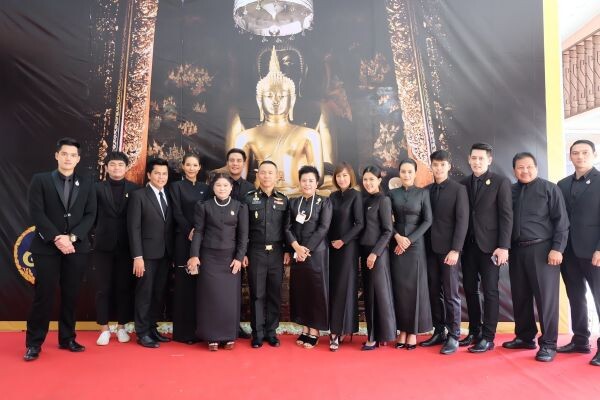 ชายแฮ็คส์-สุทธา นำทีมนักแสดงร่วมงานบุญ โครงการรวมใจภักดิ์อุปสมบทพระ ๘๙ รูป ถวายเป็นพระราชกุศลในหลวงรัชกาลที่๙