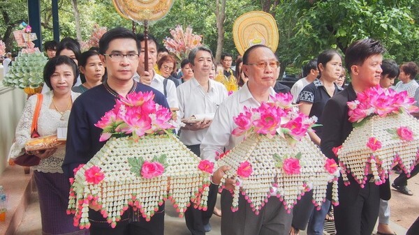 ราชภัฏโคราช ทำบุญใหญ่ รักษามรดกวิถีวัฒนธรรมท้องถิ่น ทอดกฐินสามัคคี ประจำปี 2560