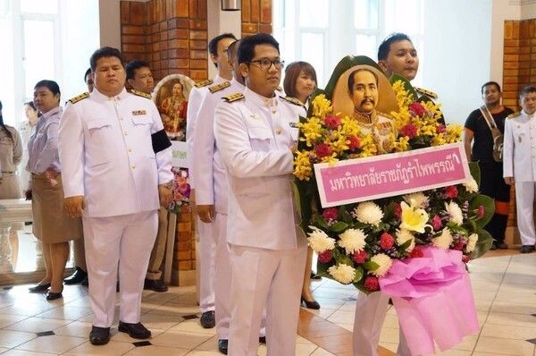 RBRU: "สมเด็จพระปิยมหาราช" มรภ.รำไพพรรณี จันทบุรี คณะผู้บริหารพร้อมด้วยตัวแทนคณาจารย์และบุคลากรร่วมพิธีวางพวงมาลาและพิธีถวายราชสดุดี