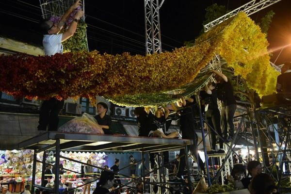 จิตอาสา มทร.ธัญบุรี จัดดอกไม้เพื่อพ่อ ร่วมใจน้อมสำนึกในพระมหากรุณาธิคุณอันหาที่สุดมิได้ของพระบาทสมเด็จพระปรมินทรมหาภูมิพลอดุลยเดช บรมนาถบพิตร