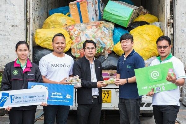 แพนดอร่า บริจาคกล่องนม 100,000 กล่อง แปรรูปเป็นหลังคาบ้านให้ผู้พิการ