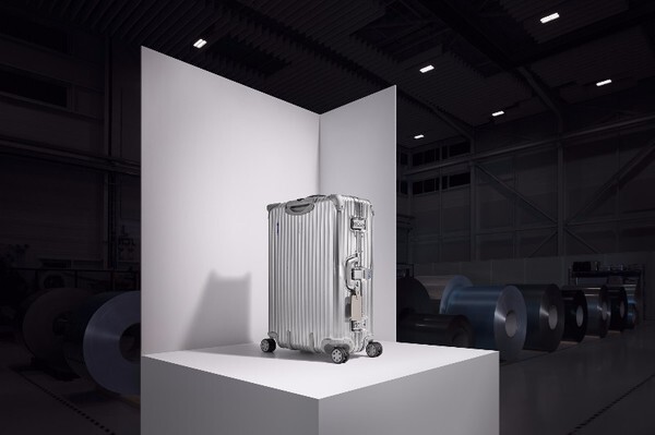 RIMOWA Aluminium Case – THE ICON