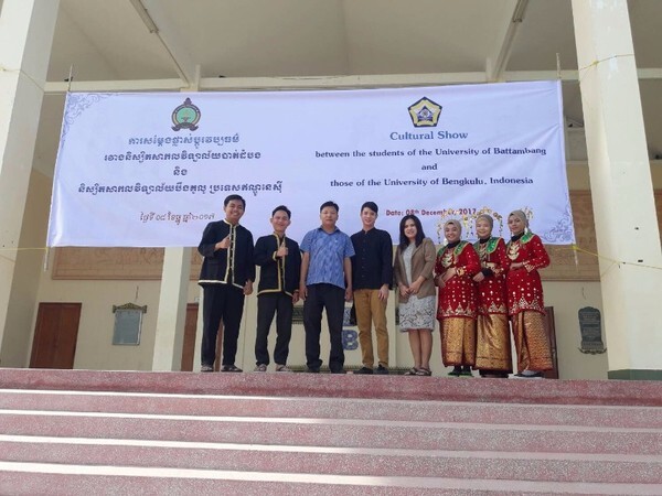 ภาพข่าว: RBRU : " อ.ธฤษวรรณ บัวศรีคำ" คณะมนุษย์ฯ ม.ราชภัฏรำไพพรรณี จันทบุรี ร่วมงานแสดงวัฒนธรรม ณ ประเทศกัมพูชา