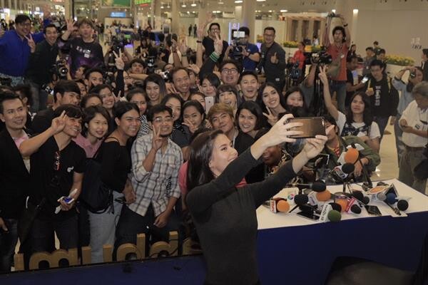 “มารีญา” ซาบซึ้งพระกรุณาพระองค์หญิงสิริวัณณวรีฯประทานดอกไม้วันกลับบ้าน ภูมิใจสร้าง ชื่อเสียงให้ประเทศโดยเข้ารอบลึกสุดในรอบ 29 ปี เตรียมเข้าพบนายกรัฐมนตรี 12 ธค.