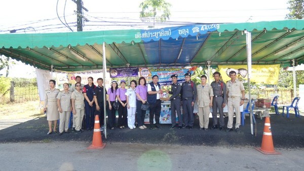 รองนพ.สสจ.จันทบุรี และคณะออกเยี่ยมจนท.ปฏิบัติงานห้องฉุกเฉินรพ.และจนท.ประจำด่านช่วงเทศกาลปีใหม่