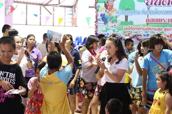 ลูลู่ ชวน ลาล่า อาร์สยาม ทำบุญวันเกิด วัดป่าญานสัมปันนาราม พร้อมเลี้ยงอาหารเด็กพิการฯ จ.ราชบุรี