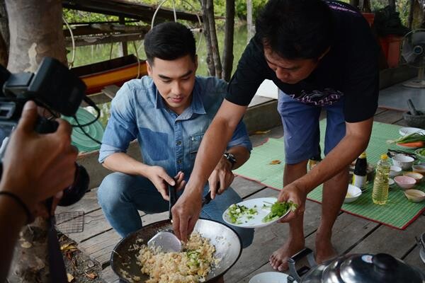 ทีวีไกด์: รายการ "ตลาดสดพระราม ๔" “เพ็ชร” บุกฟาร์มออร์แกนิค ฟินเว่อร์ “อาหารทะเลสดโดนใจ”