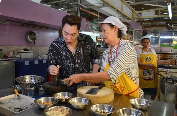 ทีวีไกด์: รายการ "ตลาดสดพระราม ๔" “มดดำ” แซ่บตลาดแตก! โชว์ฝีมือทำ “ข้าวแกงไฮโซ”