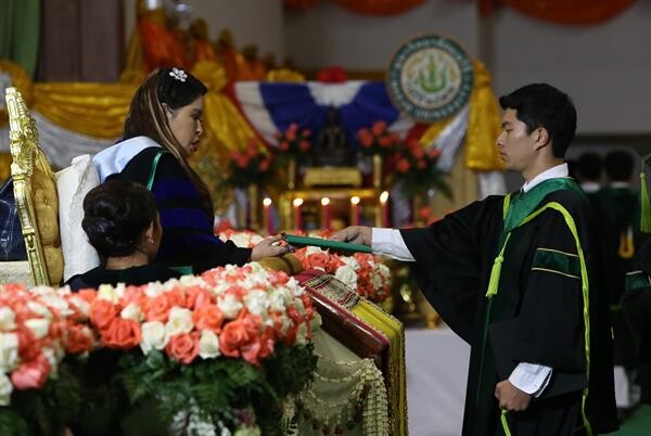 ภาพข่าว: พิธีพระราชทานปริญญาบัตร ครั้งที่ ๔๐ มหาวิทยาลัยแม่โจ้